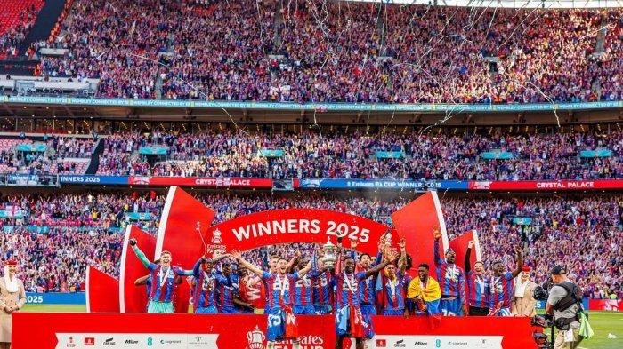 Crystal Palace mencetak sejarah baru setelah juala FA Cup. Kegagalan pada tahun 1990 dan 2016 dibayar tuntas setelah kalahkan Manchester City.